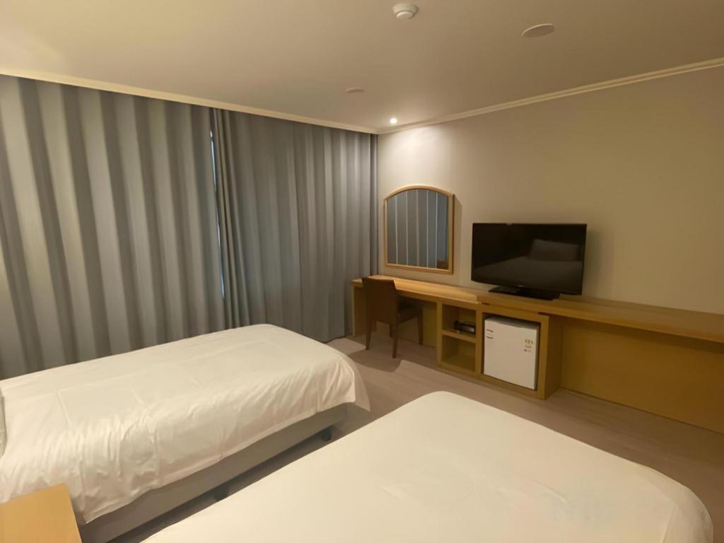 Emerald Hotel 济州市 外观 照片