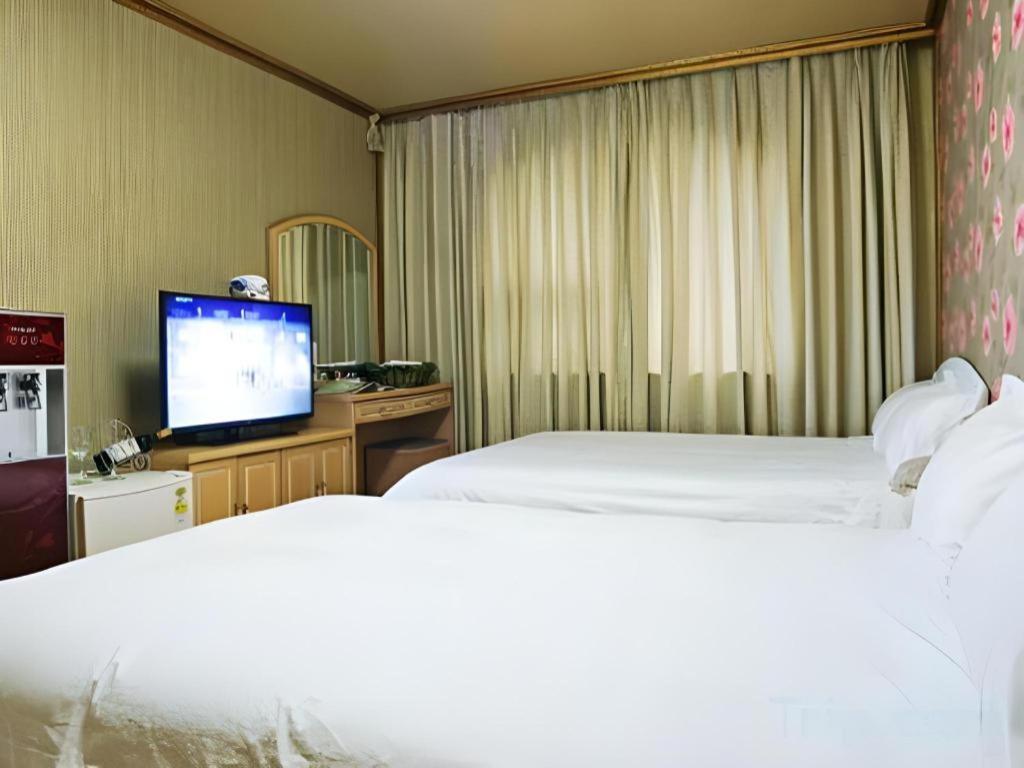 Emerald Hotel 济州市 外观 照片