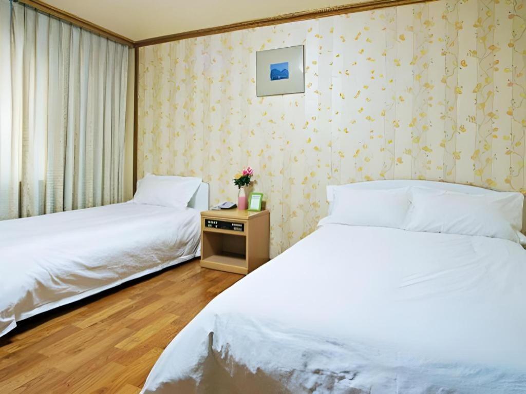Emerald Hotel 济州市 外观 照片