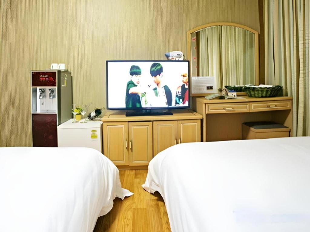 Emerald Hotel 济州市 外观 照片