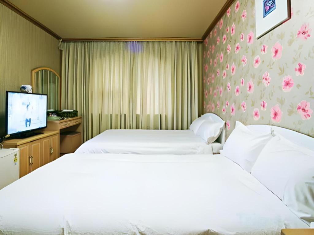 Emerald Hotel 济州市 外观 照片