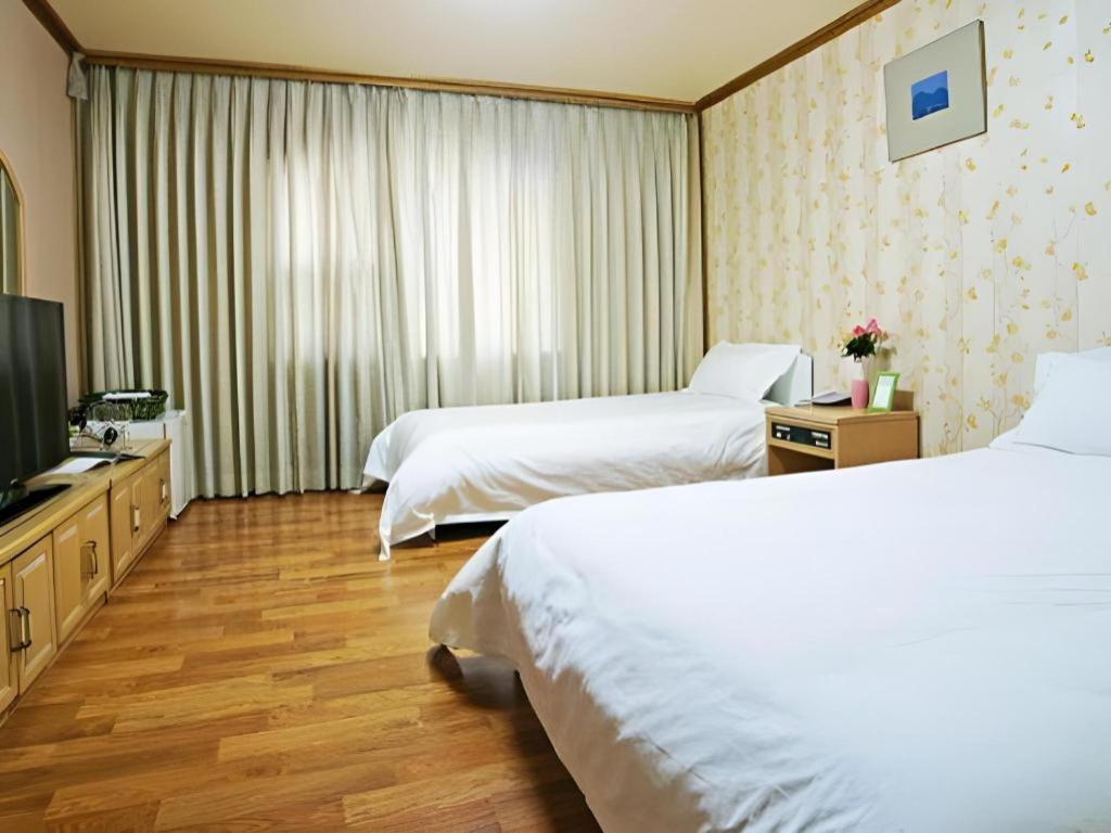 Emerald Hotel 济州市 外观 照片